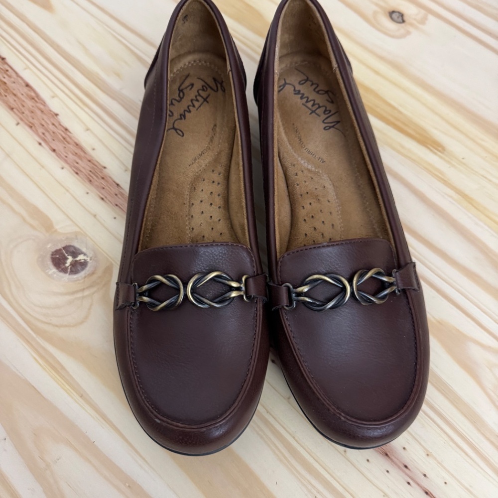 Natural Soul Loafers w/ Chain Detail NWOT